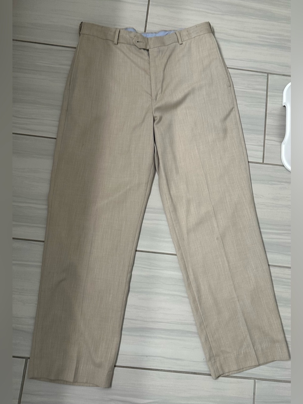 Roundtree & Yorke Beige Flat-Front Dress Pants